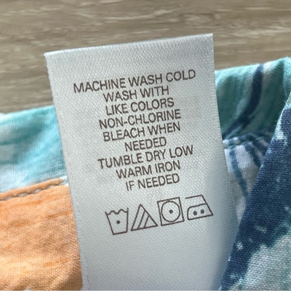 J.H. Collectibles Button Up Shirt Tropical Blue Orange Floral Size Medium - Picture 7 of 8